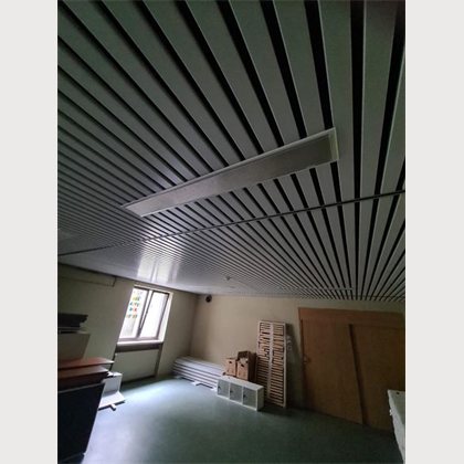 Metalleinbauleuchte Lamellendecke